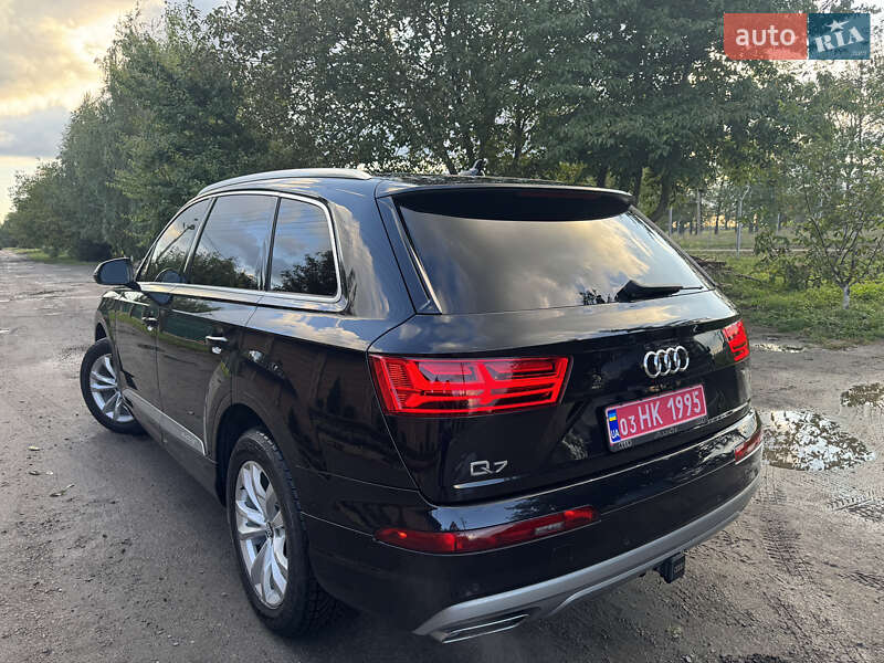 Позашляховик / Кросовер Audi Q7 2019 в Дубні