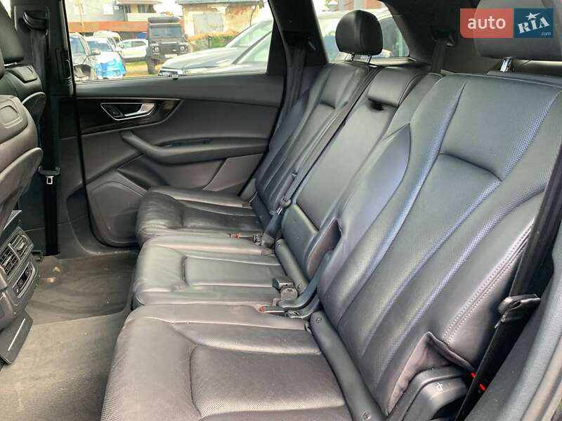 Позашляховик / Кросовер Audi Q7 2017 в Стрию