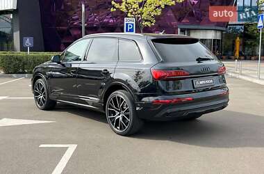 Позашляховик / Кросовер Audi Q7 2020 в 