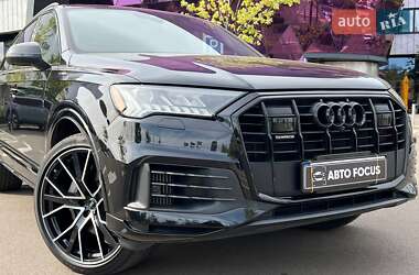 Позашляховик / Кросовер Audi Q7 2020 в 