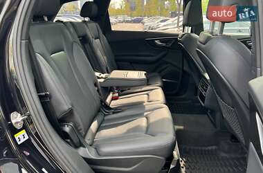 Позашляховик / Кросовер Audi Q7 2020 в 