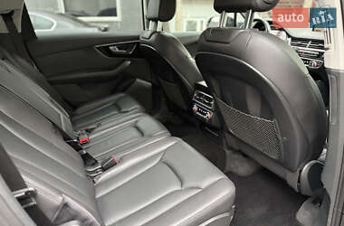Внедорожник / Кроссовер Audi Q7 2016 в 