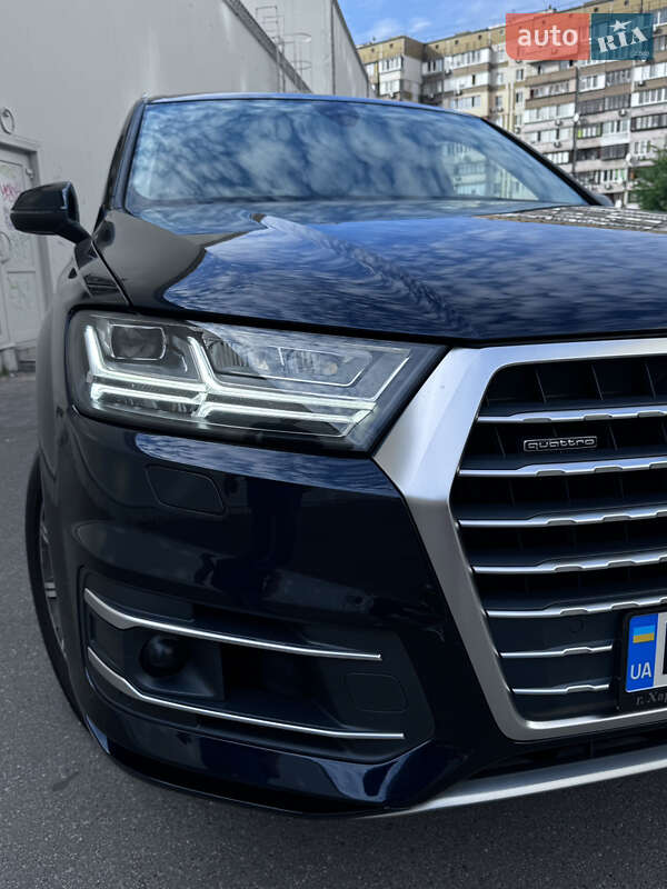 Позашляховик / Кросовер Audi Q7 2016 в Києві