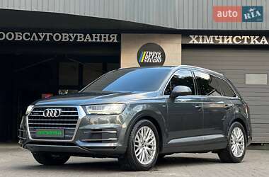 Позашляховик / Кросовер Audi Q7 2015 в 