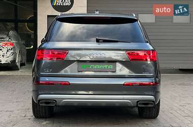 Позашляховик / Кросовер Audi Q7 2015 в 
