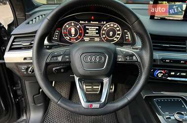 Позашляховик / Кросовер Audi Q7 2015 в 