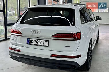 Внедорожник / Кроссовер Audi Q7 2019 в 