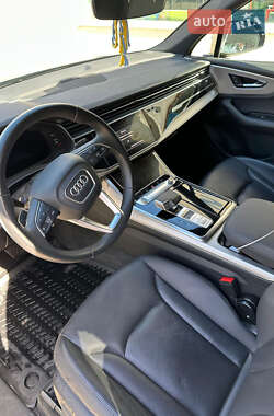 Внедорожник / Кроссовер Audi Q7 2020 в 