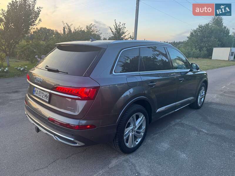 Позашляховик / Кросовер Audi Q7 2020 в Києві