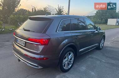 Позашляховик / Кросовер Audi Q7 2020 в 