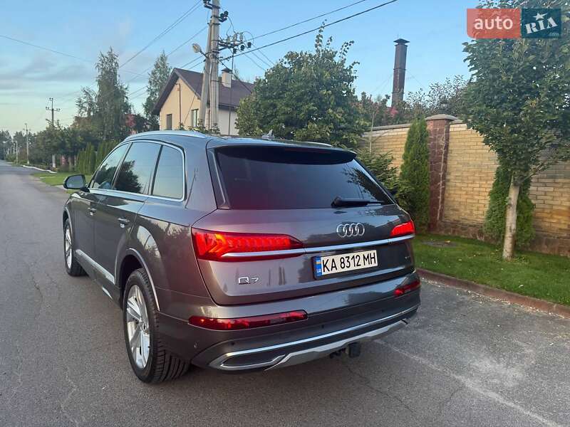 Позашляховик / Кросовер Audi Q7 2020 в Києві