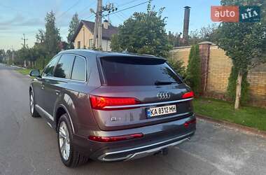 Позашляховик / Кросовер Audi Q7 2020 в 