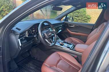 Позашляховик / Кросовер Audi Q7 2020 в 