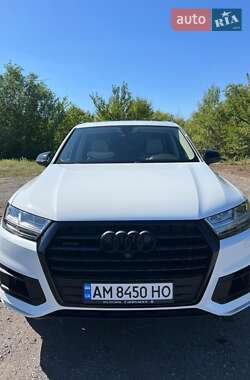Позашляховик / Кросовер Audi Q7 2016 в 