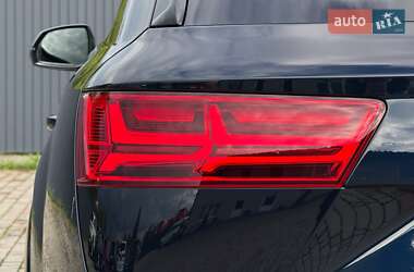Внедорожник / Кроссовер Audi Q7 2016 в 