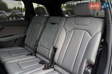 Внедорожник / Кроссовер Audi Q7 2016 в 