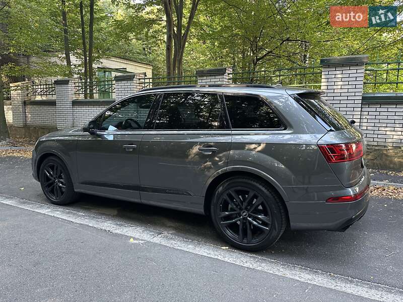 Позашляховик / Кросовер Audi Q7 2018 в Києві