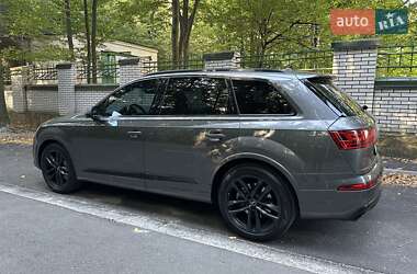 Внедорожник / Кроссовер Audi Q7 2018 в 