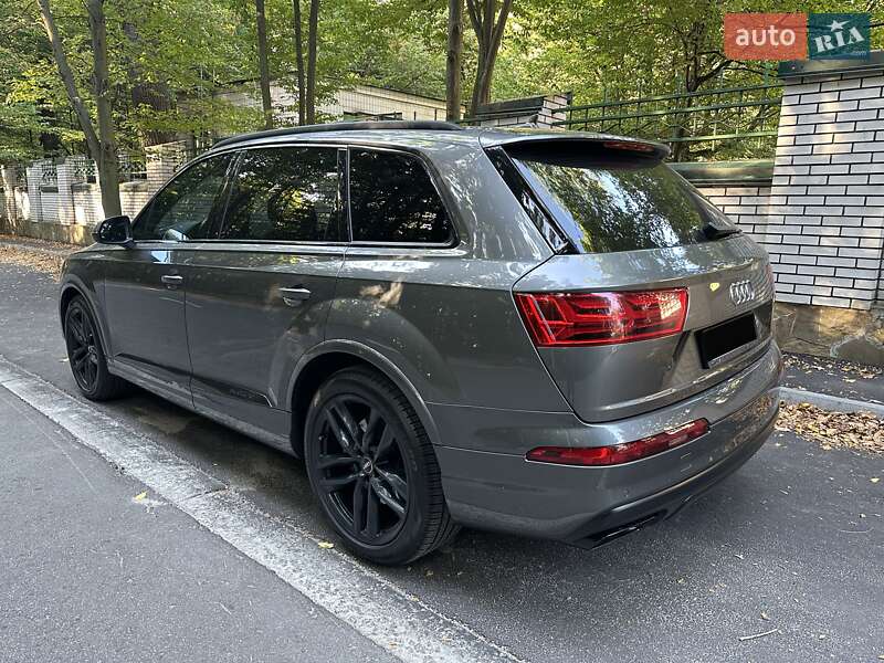 Позашляховик / Кросовер Audi Q7 2018 в Києві