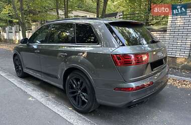 Внедорожник / Кроссовер Audi Q7 2018 в 