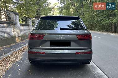 Внедорожник / Кроссовер Audi Q7 2018 в 