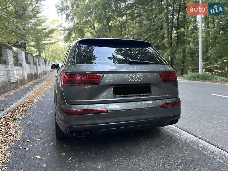 Позашляховик / Кросовер Audi Q7 2018 в Києві