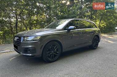Внедорожник / Кроссовер Audi Q7 2018 в 