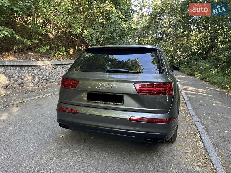 Позашляховик / Кросовер Audi Q7 2018 в Києві