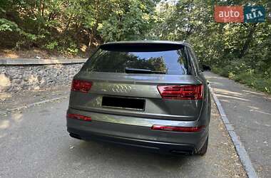 Внедорожник / Кроссовер Audi Q7 2018 в 
