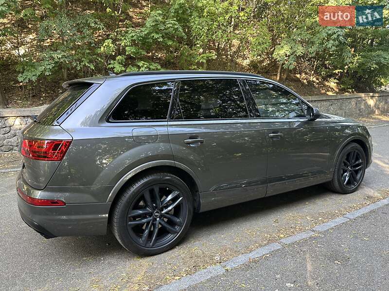 Позашляховик / Кросовер Audi Q7 2018 в Києві