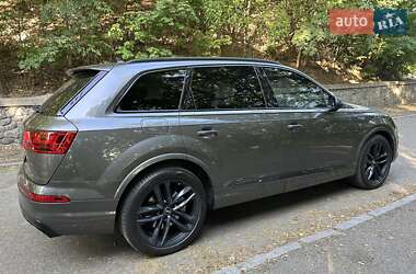 Внедорожник / Кроссовер Audi Q7 2018 в 