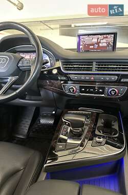 Внедорожник / Кроссовер Audi Q7 2018 в 