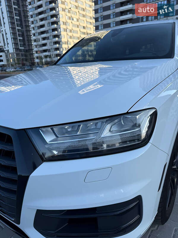 Позашляховик / Кросовер Audi Q7 2019 в Києві