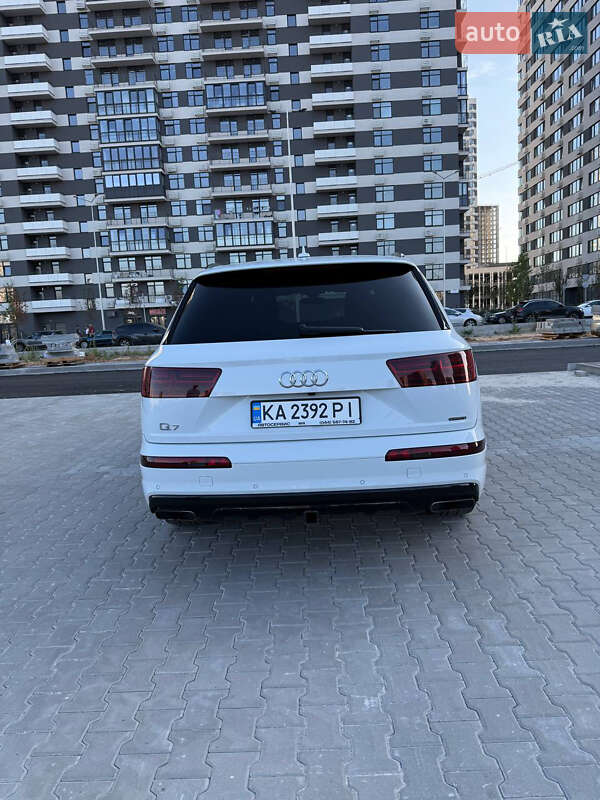 Позашляховик / Кросовер Audi Q7 2019 в Києві