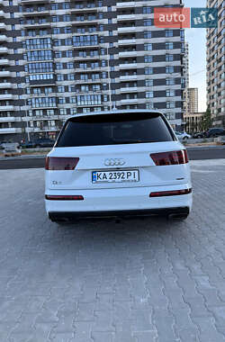 Позашляховик / Кросовер Audi Q7 2019 в 