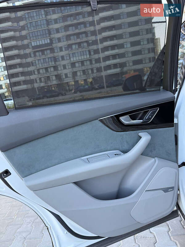 Позашляховик / Кросовер Audi Q7 2019 в Києві