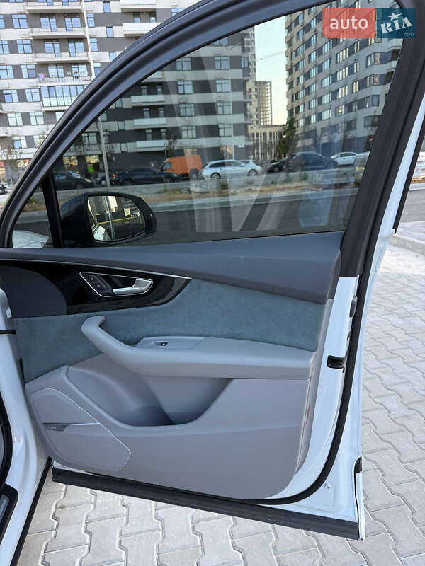 Позашляховик / Кросовер Audi Q7 2019 в Києві