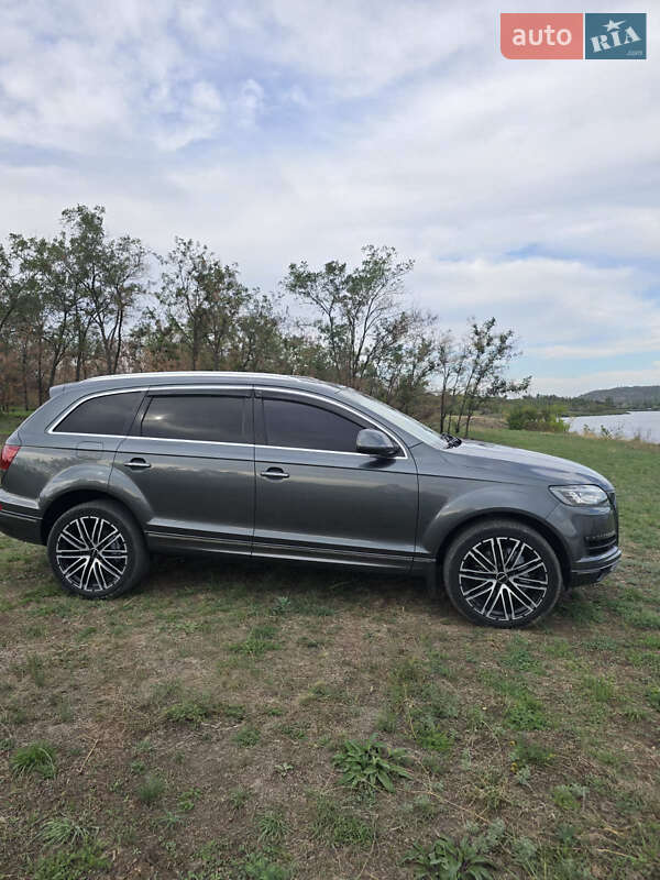Внедорожник / Кроссовер Audi Q7 2012 в 