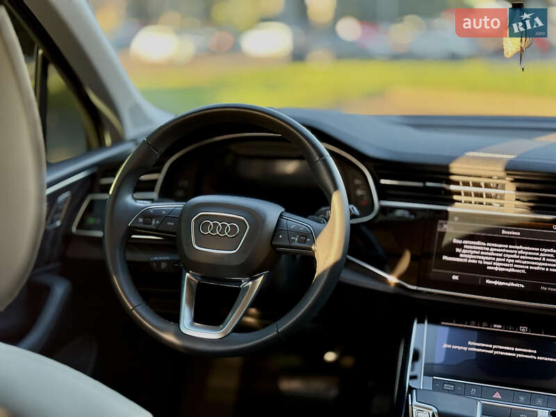Позашляховик / Кросовер Audi Q7 2022 в Львові