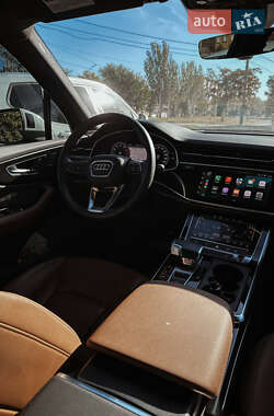 Позашляховик / Кросовер Audi Q7 2020 в 
