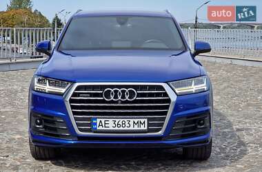Внедорожник / Кроссовер Audi Q7 2017 в 