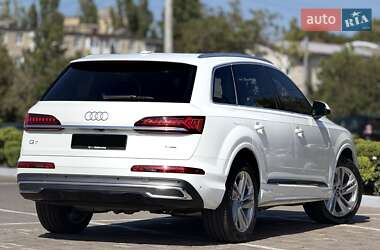 Внедорожник / Кроссовер Audi Q7 2022 в 