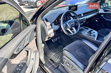 Позашляховик / Кросовер Audi Q7 2018 в 