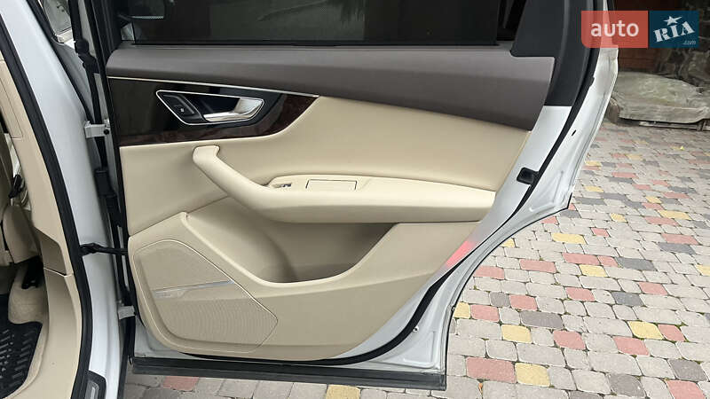 Внедорожник / Кроссовер Audi Q7 2016 в Хмельницком