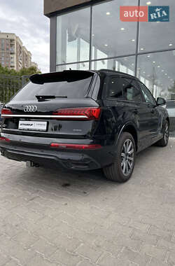 Позашляховик / Кросовер Audi Q7 2021 в 