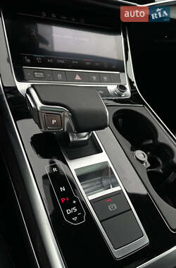 Позашляховик / Кросовер Audi Q7 2021 в 