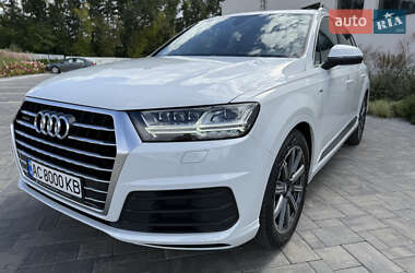 Внедорожник / Кроссовер Audi Q7 2016 в 