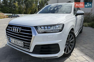 Внедорожник / Кроссовер Audi Q7 2016 в 