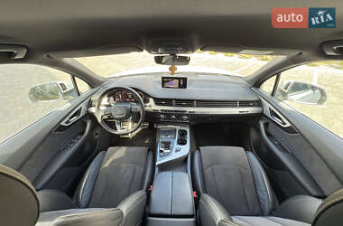 Внедорожник / Кроссовер Audi Q7 2016 в 