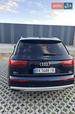 Позашляховик / Кросовер Audi Q7 2016 в 